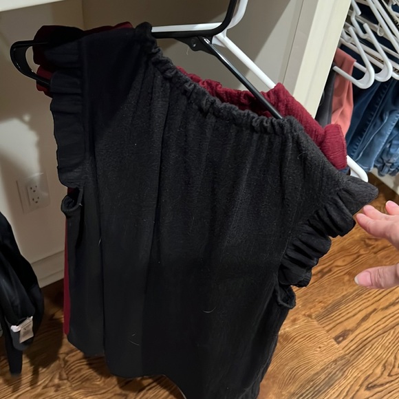 Cleaning out my closet, new dress top never worn - Picture 1 of 1